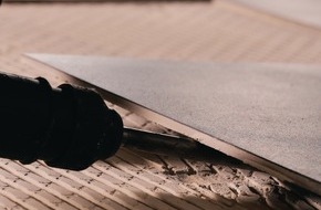 ARDEX GmbH: Revolution in der Fliesenverlegung: Ardex macht Fliesen kreislauffähig