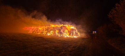 Freiwillige Feuerwehr Werne: FW-WRN: FEUER_2 - LZ3 - brennen Strohballen