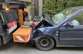 Polizeipräsidium Rostock: POL-HRO: Auffahrunfall mit Sonderfahrzeug der Straßenmeisterei