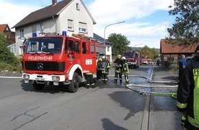 Feuerwehr der Stadt Arnsberg: FW-AR: Arnsberger Feuerwehr verhindert Dachstuhlbrand