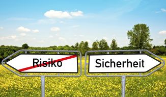 CosmosDirekt: forsa-Studie "Arbeit, Familie, Rente - was den Deutschen Sicherheit gibt": Sicherheit geht vor: 87 Prozent der Deutschen setzen bei der Altersvorsorge vor allem auf Garantien