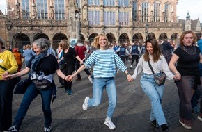 Stiftung Erinnerung, Verantwortung und Zukunft (EVZ): KEINE ZEIT ZU VERGESSEN - Liberation Dance am 8. Mai 2026