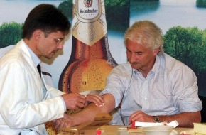 Krombacher Brauerei GmbH & Co.: Rudi Völler setzte Zeichen für Krombacher Spenden-Offensive
