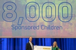 PM-International AG: PM-International erweitert Kinderpatenschaften auf 8.000 mit einer Spende von 2,88 Millionen Euro