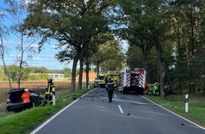 Kreisfeuerwehrverband Lüchow-Dannenberg e.V.: FW Lüchow-Dannenberg: +++Schwerer Verkehrsunfall nahe Hitzacker+++zwei PKW stoßen frontal zusammen+++eingeklemmter Fahrer erliegt an der Unfallstelle seinen Verletzungen+++