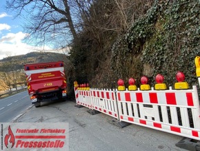 FW-PL: Gewässerverunreinigung und Felsabbruch an B236 fordern die Feuerwehr.