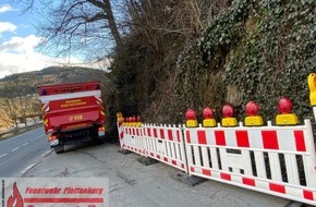 Feuerwehr Plettenberg: FW-PL: Gewässerverunreinigung und Felsabbruch an B236 fordern die Feuerwehr.