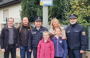 Polizeipräsidium Westpfalz: POL-PPWP: Gelbe Füße und eine Elternhaltestelle weisen den Weg
