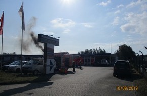 Polizeiinspektion Wilhelmshaven/Friesland: POL-WHV: Brand in Neuenburg und ein Brand in Varel (FOTO) - keine Person verletzt