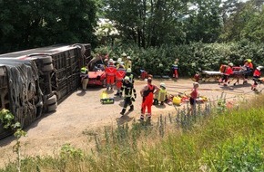 Feuerwehr Helmstedt: FW Helmstedt: Traumatag 2022 - Feuerwehr und Rettungsdienst üben Zusammenarbeit