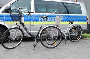 Polizeiinspektion Wilhelmshaven/Friesland: POL-WHV: Nach Pkw-Diebstahl drei weitere Pkw beschädigt und geflüchtet - Polizei ermittelt zwei mutmaßliche Täterinnen und sucht die Eigentümer von zwei sichergestellten Fahrrädern