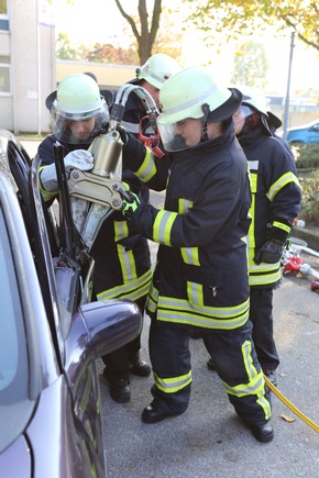 FW-ME: Girlsday für Feuerwehrfrauen bei der Feuerwehr Erkrath