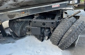 Feuerwehr Langenfeld: FW-Langenfeld: Nicht alltäglicher Unfall in der Baustelle