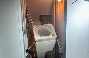Feuerwehr Dresden: FW Dresden: Schwerer Arbeitsunfall in Wohnhochhaus - Arbeiter von Betonteil eingeklemmt und reanimiert