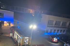 Feuerwehr Herdecke: FW-EN: Brand im Patientenzimmer im Wohnheim am Millöcker Weg - Bewohner aus verrauchtem Zimmer gerettet - Vier Betroffene, zwei Verletzte