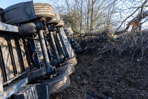 FW Porta Westfalica: 22.01.2026 - A2: Schwerer LKW-Unfall / 1 Verletzter