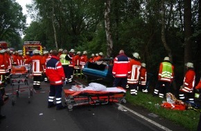 Polizeiinspektion Harburg: POL-WL: Wenzendorf - Schwerer Verkehrsunfall fordert vier Verletzte