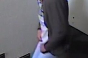 Polizei Düsseldorf: POL-D: Gefährliche Körperverletzung in Wohnung - Polizei fahndet mit Fotos aus einer Überwachungskamera nach dem Täter - Fotos im Anhang