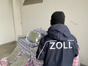 ZOLL-E: Staatsanwaltschaft Köln und Zollfahndung Essen zerschlagen Drogen-gruppierung - Marihuana und Haschisch im Wert von 1,4 Mio. Euro, Bar-geld und Waffen sichergestellt - 4 Personen festgenommen