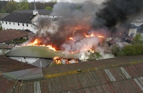 Feuerwehr Mönchengladbach: FW-MG: Feuer im ehemaligen Hospital des JHQ