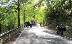 Polizeiinspektion Hameln-Pyrmont/Holzminden: POL-HM: Motorradunfall in der Rühler Schweiz