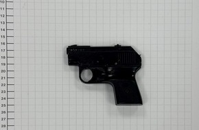 Bundespolizeidirektion Sankt Augustin: BPOL NRW: Bundespolizei entdeckt Schreckschusswaffe im Handgep&auml;ck am Flughafen K&ouml;ln/Bonn