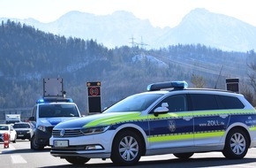 Hauptzollamt Augsburg: HZA-A: Einfuhrschmuggel auf der Autobahn Zoll stoppt mehrere Steuerhinterzieher
