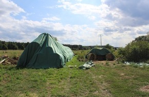 Polizeipräsidium Westpfalz: POL-PPWP: Heuballen angekokelt