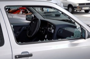 Polizei Düsseldorf: POL-D: Nachtrag Oberbilk - Fotos Krad und Auto