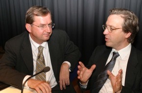 news aktuell GmbH: Journalismus und PR Â Interessenbalance oder Interessengegensatz?