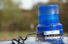 Polizeipräsidium Trier: POL-PPTR: Missbräuchliche Nutzung von Blaulicht und Martinshorn durch Privatperson