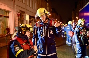 THW Landesverband Berlin, Brandenburg, Sachsen-Anhalt: THW LVBEBBST: THW stabilisiert einsturzgefährdeten Dachstuhl in Berlin Mitte