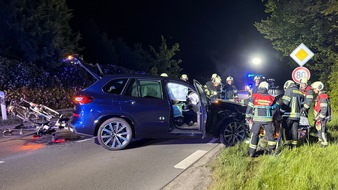 FW-AUR: Frontalzusammenstoß mit Leitplanke