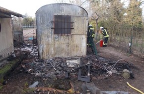 Polizeidirektion Neustadt/Weinstraße: POL-PDNW: (Haßloch) Brand in Gartenanlage