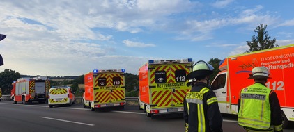 Freiwillige Feuerwehr Königswinter: FW Königswinter: Vollsperrung der Autobahn A 3 nach Verkehrsunfall