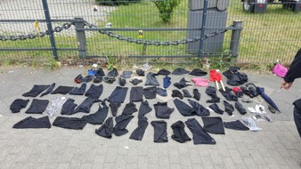 Polizei Bielefeld: POL-BI: Nachtrag zur Abschlusspressemeldung Versammlungen in Quelle: Fotos der sichergestellten gefährlichen Gegenstände