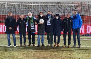 die Bayerische: Gemeinsam in die Zukunft: die Bayerische bleibt  Hauptsponsor beim TSV 1860 München