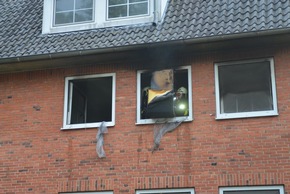 FW-RD: Feuer im Mehrfamilienhaus in Rendsburg

Im Kampenweg, in Rendsburg, kam es Heute (16.06.2019) zu einem Wohnungsbrand im 1. Obergeschoss.