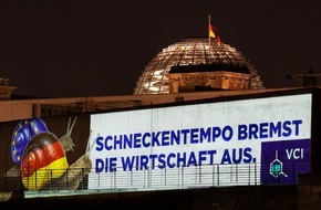 Verband der Chemischen Industrie (VCI): VCI fordert wirtschaftspolitischen Befreiungsschlag / St&auml;rke des Standorts ausspielen