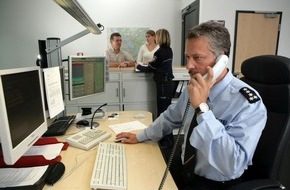 Polizei Rhein-Erft-Kreis: POL-REK: Telefonbetrüger machen auch vor Geschäften nicht halt!/ Rhein-Erft-Kreis