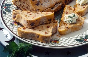 Getreide-, Markt- u. Ernährungsforschung: Adventszeit ist Backzeit / Herzhafte Rezeptidee für Brunch oder Buffet / Landjäger-Stollen mit Käsebutter
