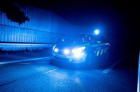 Polizei Mettmann: POL-ME: Verfolgungsfahrt mit 160km/h: Fahrzeugführer flüchtig - Polizei ermittelt - Erkrath - 2311080