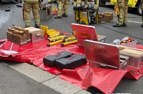 Feuerwehr Dresden: FW Dresden: Schwerer Unfall an Rolltreppe - Technische Rettung durch die Feuerwehr
