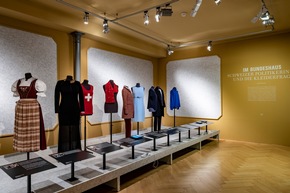 Frauen Macht Mode - Ausstellungseröffnung am 19.3.2021 im Textilmuseum St. Gallen