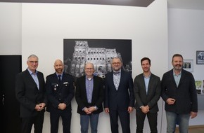 Polizeipräsidium Trier: POL-PPTR: Zwei Beamte des Polizeipräsidiums Trier in den Ruhestand verabschiedet