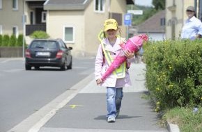 HUK-COBURG: Tipps für den Alltag / Schulweg: Gefahr erkennen / Haftungsprivileg für Kinder - Autofahrer müssen aufpassen: Fuß vom Gas (mit Bild)