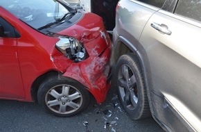 Kreispolizeibehörde Herford: POL-HF: Ein Leichtverletzter bei Abbiegeunfall - Zusammenstoß im Kreuzungsbereich