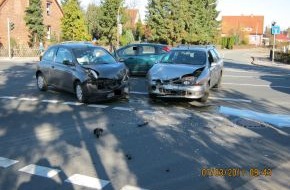 Polizeiinspektion Nienburg / Schaumburg: POL-STH: Verkehrsunfall beim Abbiegen - 2 Totalschäden