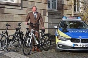 Polizei Essen: POL-E: Essen/Mülheim an der Ruhr: Essener Polizei setzt verstärkt auf alternative Antriebsarten- E-Bikes verstärken den Fuhrpark- 
Polizeipräsident gibt grünes Licht für weitere schadstofffreie Fahrzeuge