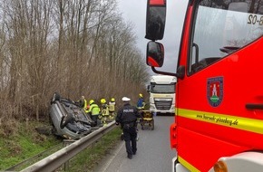 Kreisfeuerwehrverband Pinneberg: FW-PI: Auto überschlagen - Eine Person schwer verletzt / Gasaustritt in Halstenbek